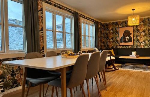 Flakstad House | Lofoten Fjord House - Mountain & Seaview