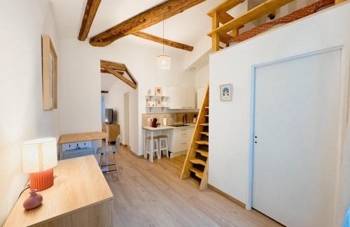 Faubourg Apartment | Loft Élégant & Lumineux dans un Immeuble Classé