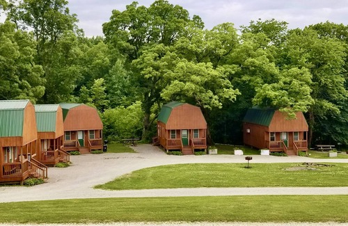Moscow Cabin | Loft Cabin #5 is near beautiful Cedar River.