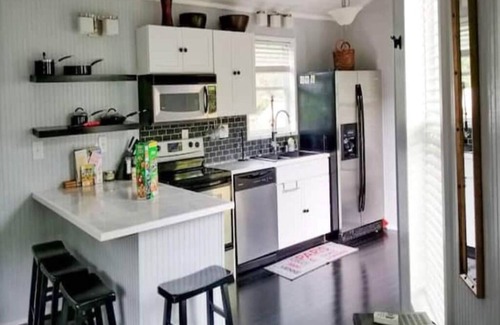 Paris Cabin | Loft Cabin on Stoner Creek - 3 minutes from Downtown Paris KY