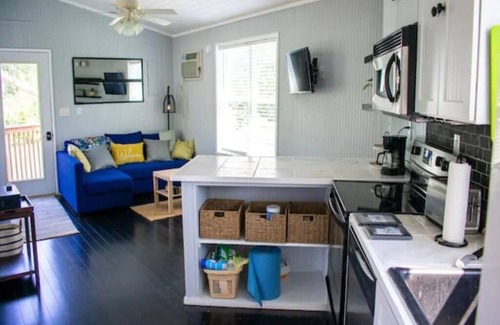 Paris Cabin | Loft Cabin on Stoner Creek - 3 minutes from Downtown Paris KY