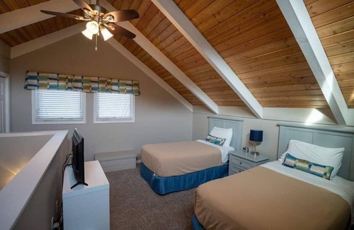 Gatlinburg Resort | LOFT COTTAGES/AUTUMN . TREETOPS RESORT, GATLINBURG 3BDRM/3BATH FRIDAY CHECK IN