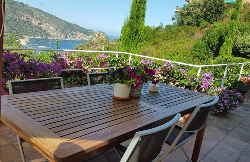Aiguablava Apartment | Loft in Aiguablava beach. Costa Brava. With private garden and sea views.