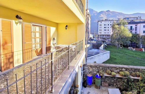 Aosta Apartment | Loft in Centro Aosta, relaxation comfort and charm, a few steps from the Porte Romane.