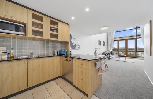 City East Apartment | Loft-Style CBD 1-Bed with Rooftop Terrace & BBQ