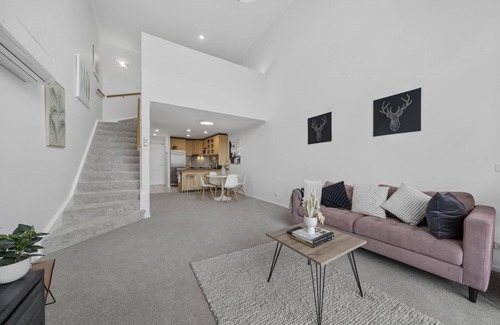City East Apartment | Loft-Style CBD 1-Bed with Rooftop Terrace & BBQ