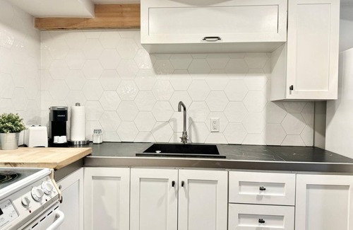 Boischatel Apartment | Loft The Montcalm 2 min Falls Free Parking