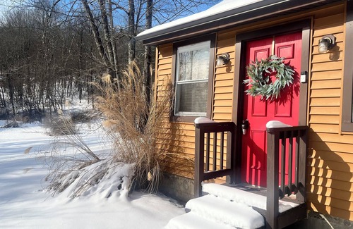 Roscoe Ski Chalet | Lofted farmhouse in charming Roscoe non the Beaverkill river