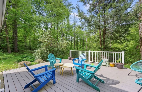 Housatonic House | Lofted Hideaway on Pixley Hill