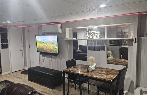 Hempstead House | Lofty Cozy Suite near Nassau Coliseum and Hofstra University