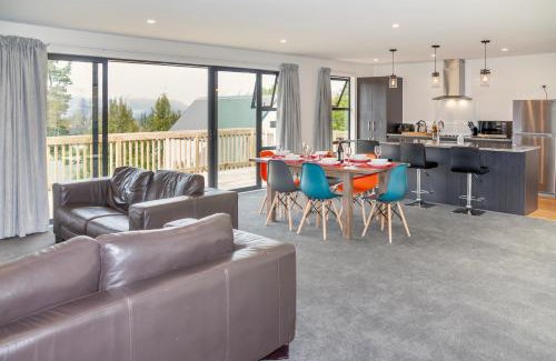 Hanmer Springs House | Lofty Quarters - Hamner Springs Holiday Home