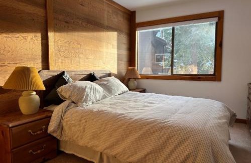 Truckee Apartment | Lofty Retreat, Condo in Northstar