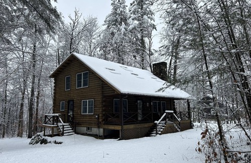 Bristol Cabin | Log Cabin 1.6 Miles from Newfound Lake! Pet Friendly! Sleeps up to 10