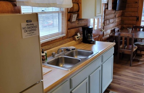 Schnellville House | Log Cabin 10 at Osborn Boat Ramp on Patoka Lake