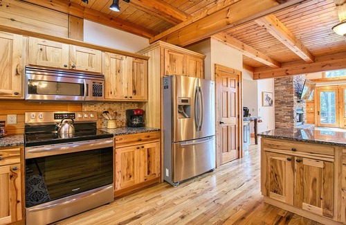 Maggie Valley House | Log Cabin, Amazing View, Hot Tub, Fire Place, Fire Pit, Paved Access, 4 Bedrooms