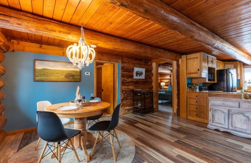 Pelican Rapids Cabin | Log Cabin at Moonlight Bay