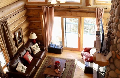 Pinedale Cabin | Log Cabin at White Pine Ski Area, Pinedale. In The Wind River Mountains