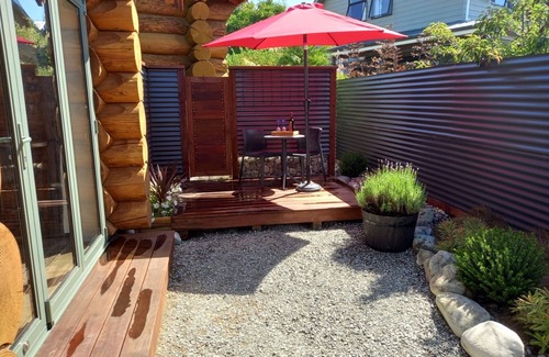 Twizel Cabin | Log Cabin - Cosy and comfortable.