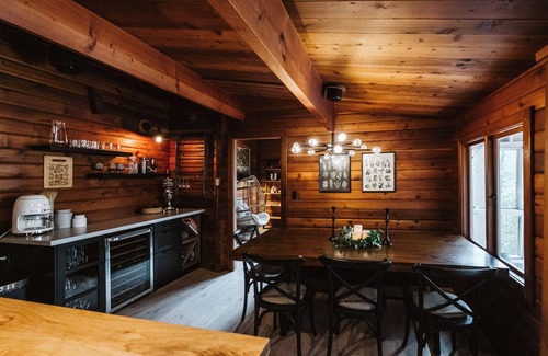 Trent Lakes Cabin | Log Cabin Couple's Getaway - Waterfront, 18 Acres