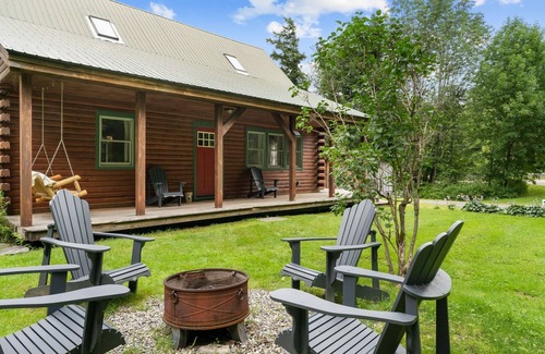 Jeffersonville Cabin | Log Cabin - Dog Friendly, Near Disc Golf & Hiking