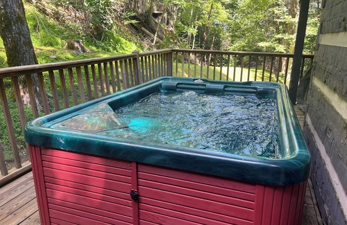 Seven Devils Cabin | Log Cabin, Hot tub, wi-fi, central location!