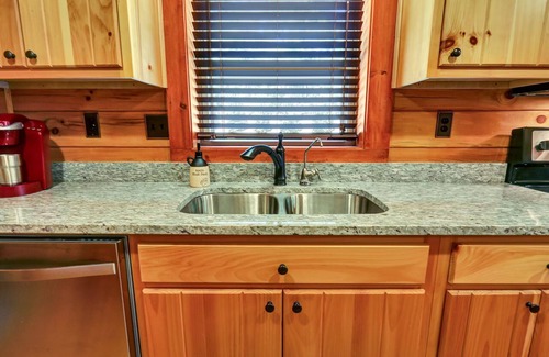 Salem Cabin | Log Cabin in the Foothills of the Blue Ridge Mountains, Lake Jocassee - Keowee