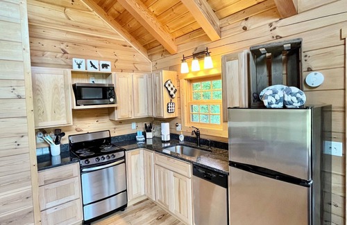 Logan Cabin | Log Cabin in the Heart of Hocking Hills! - TreeTop