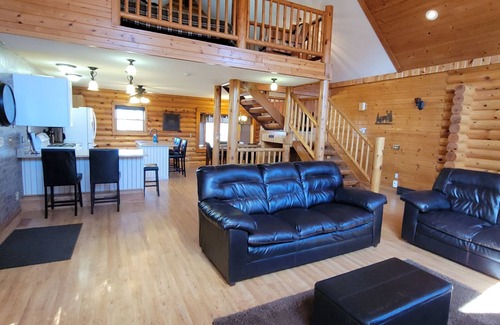 Chamberlain Cabin | Log Cabin located minutes from Missouri River, airport, I-90, and downtown.