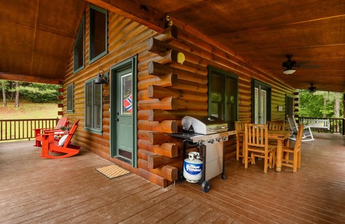 Murphy Cabin | Log cabin near Blue Ridge & Murphy, fast wifi 👨‍👩‍👧‍👦 freindly 🛏️ 6 -🐶 & hot tub!