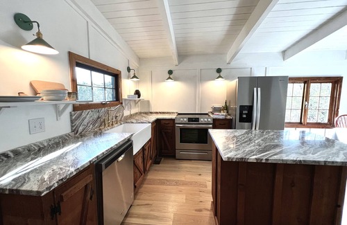 Brevard Cabin | Log Cabin near Brevard with lakes, golf, private hiking and super fast wifi