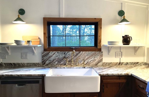 Brevard Cabin | Log Cabin near Brevard with lakes, golf, private hiking and super fast wifi