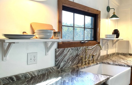 Brevard Cabin | Log Cabin near Brevard with lakes, golf, private hiking and super fast wifi