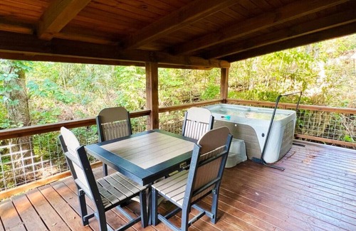 Millersburg Cabin | Log Cabin Nestled In Pine Trees with Hot Tub