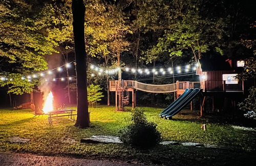 Jenkins Cabin | Log Cabin Oasis With Air Conditioned Treehouse on 20 Acres - Sleeps 32+