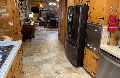 Pinetop House | Log cabin on 3 acres bordering national forest