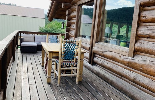 Red Top Meadows House | Log cabin on 5 acres in Wilson Wyoming