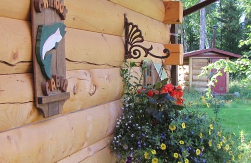 Fairbanks Cabin | LOG CABIN on the beautiful Chena River! Sleeps 4* AURORA viewing