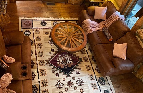 Oneida Cabin | Log Cabin On The Rocks