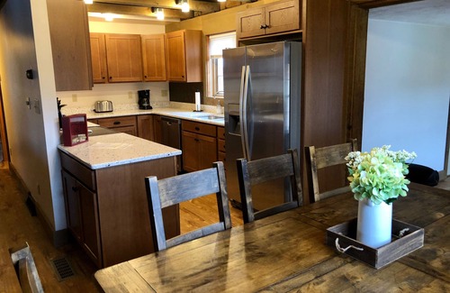 Geneva Cabin | Log Cabin Retreat In The Vineyards