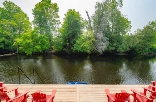 Burnt River Cabin | Log Cabin Riverbend Retreat- Waterfront-Family Fun