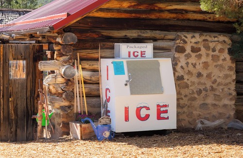 Cedar City Cabin | Log Cabin, sleeps 13, near Cedar City Utah