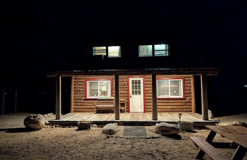 Clark Cabin | Log Cabin Sleeps 2-7 Base of Beartooth Mtn Near Cody WY & Yellowstone Natl Park