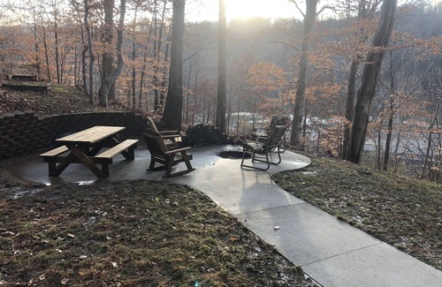 Roanoke Cabin | Log Cabin Stonewall Jackson Retreat