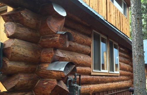 Sterling Cabin | Log Cabin W Bedroom Loft, Seperate private Bath House and Boat House