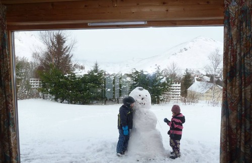 Spittal of Glenshee Cabin | Log Cabin with Hot Tub & Sauna for 4/5 | In the Cairngorm National Park | Great Views