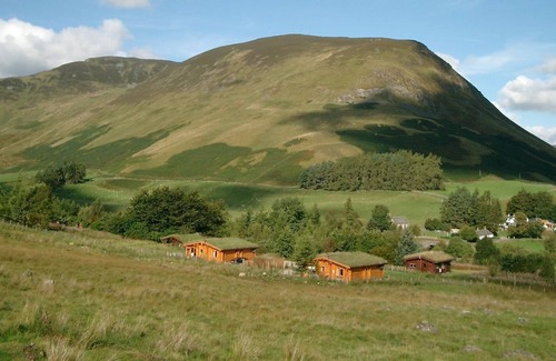 Spittal of Glenshee Cabin | Log Cabin with Hot Tub & Sauna for 4/5 | In the Cairngorm National Park | Great Views