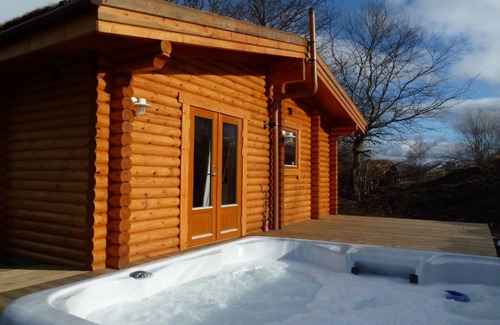 Spittal of Glenshee Cabin | Log Cabin with Hot Tub & Sauna for 2/3 | In the Cairngorm National Park | Great Views