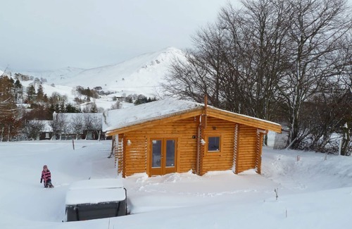 Spittal of Glenshee Cabin | Log Cabin with Hot Tub & Sauna for 2/3 | In the Cairngorm National Park | Great Views