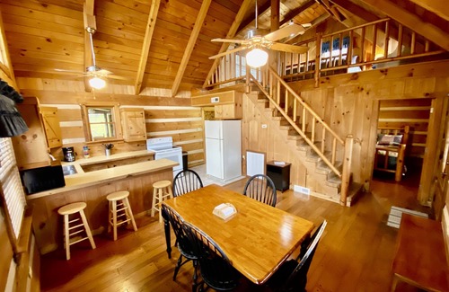 Townsend Cabin | Log Cabin, walk to Cades Cove and just minutes from Gatlinburg with a view!