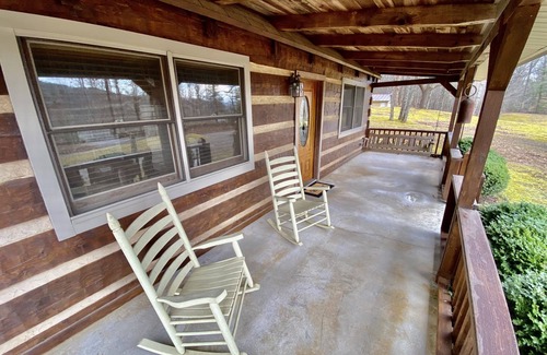 Townsend Cabin | Log Cabin, walk to Cades Cove and just minutes from Gatlinburg with a view!